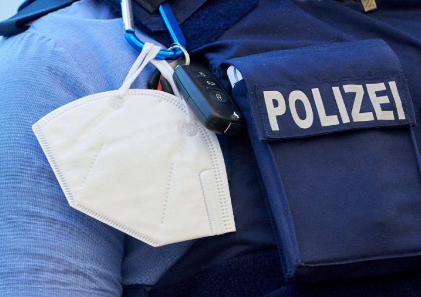 Një burrë ka vdekur pasi është rrahur nga policia gjermane