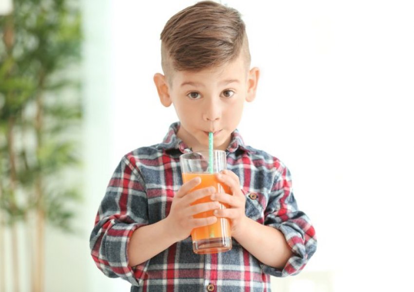 Sa e rrezikshme është për fëmijët që të konsumojnë tepër lëngje frutash?