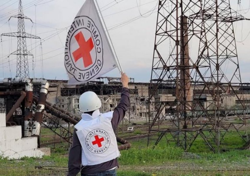 Zhduken autobusët me civilë të evakuuar nga fabrika e çelikut në Mariuopol