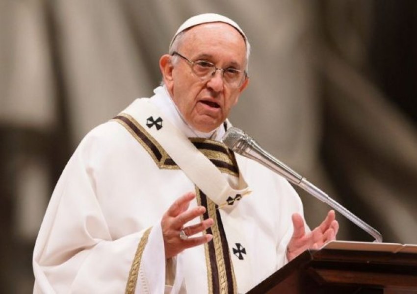 Papa i bën thirrje Putinit ta ndalojë “spiralen e dhunës dhe vdekjes”