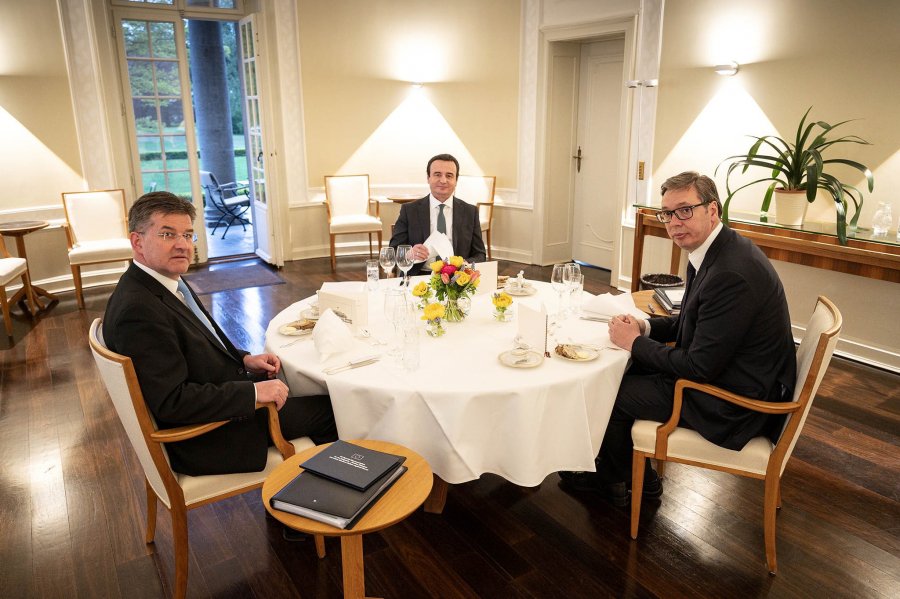 Propozimi franko-gjerman në tryezë/ Pas marrëveshjes për targat pritet që Kurti dhe Vuçiç të ftohen prapë në Bruksel