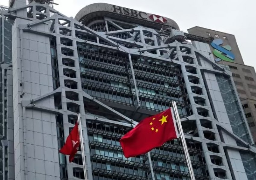 Banka më e madhe britanike e ngecur mes zjarrit SHBA-Kinë