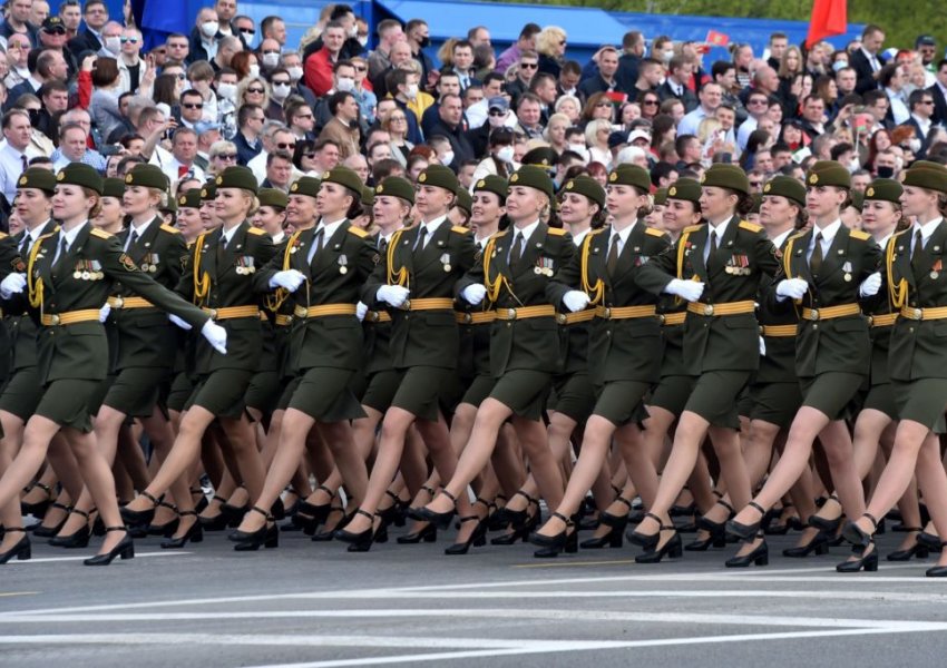 'Dita e fitores; festohet edhe në Bjellorusi, në Minsk shpërthejnë paradat ushtarake