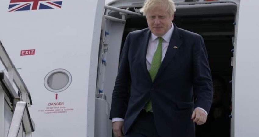 Boris Johnson mbërrin në Suedi