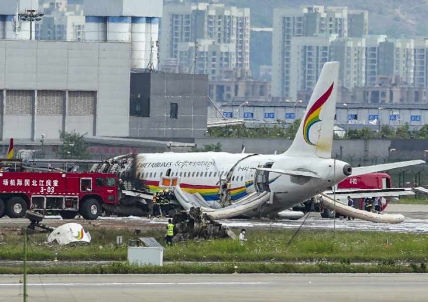 Avioni kinez del nga pista dhe merr flakë, duke plagosur 36 persona