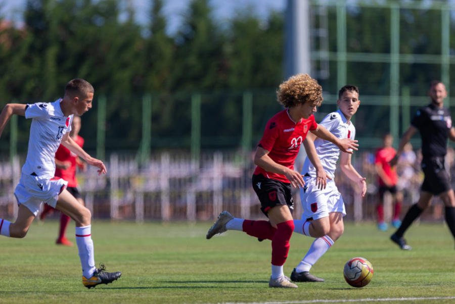 Talente, gola dhe spektakël/ Turneu i Përfaqësueseve Rajonale ul siparin me tre ndeshjet finale