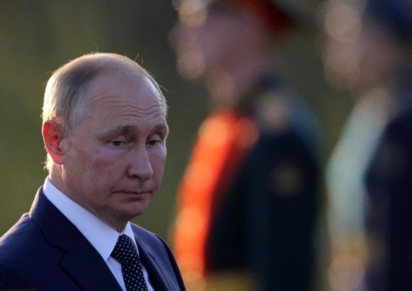 Inteligjenca britanike: Putini është sëmurë, në televizor shfaqet sozia e tij