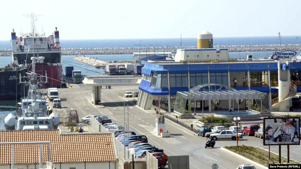 ‘Konfiskohet duhan në vlerë prej miliona eurosh’/ Si u kap ngarkesa në portin e Tivarit