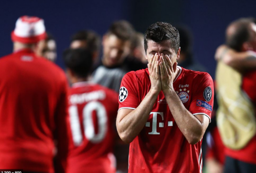 VIDEO/ Lewandowski i thotë lamtumirë Bayern Munich, ngushëllohet nga Thomas Muller
