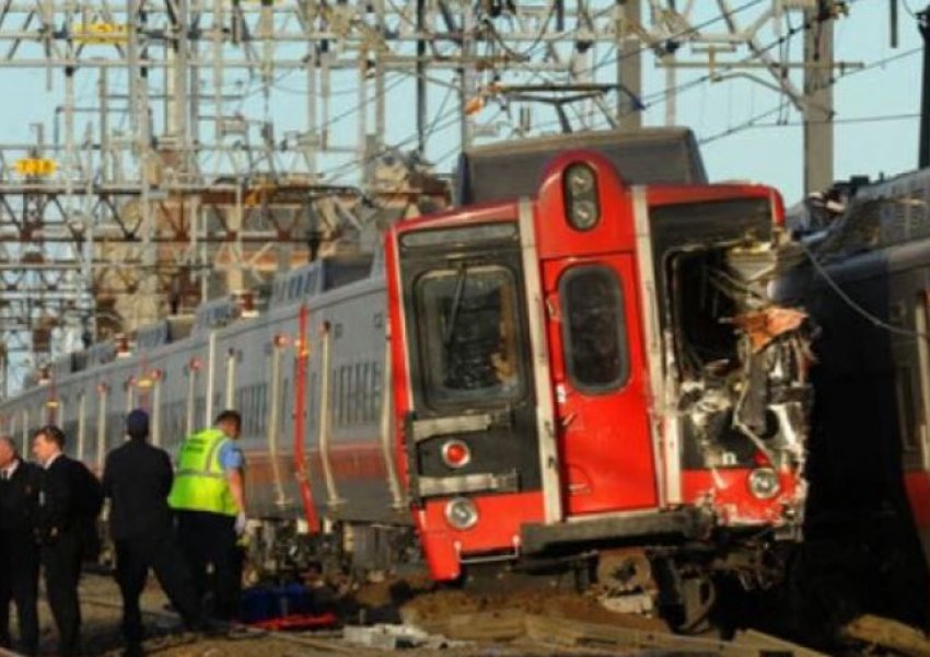 Përplasen dy trena në Spanjë, të paktën një viktimë, ja sa pasagjerë mbetën të bllokuar