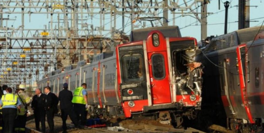Përplasen dy trena në Spanjë, të paktën një viktimë, ja sa pasagjerë mbetën të bllokuar