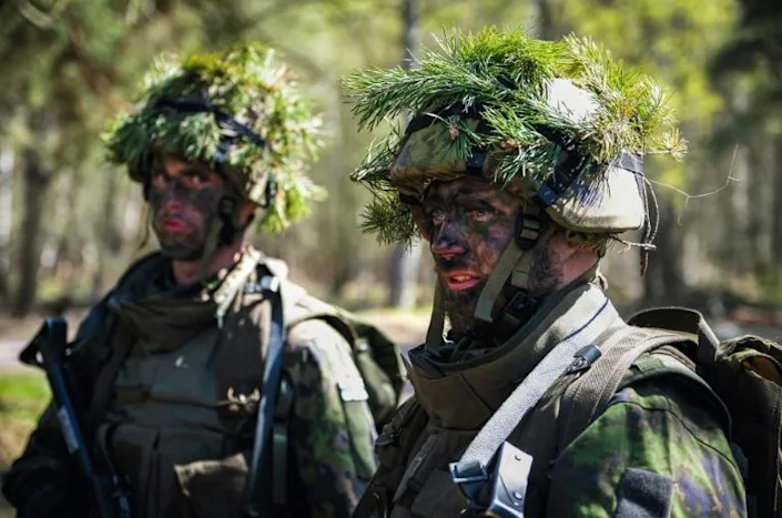 Të tronditur nga Rusia, finlandezët dynden në stërvitje ushtarake