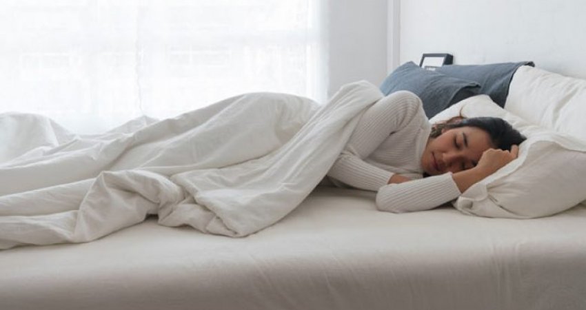 Pozicioni më i mirë i gjumit për të luftuar hipertensionin
