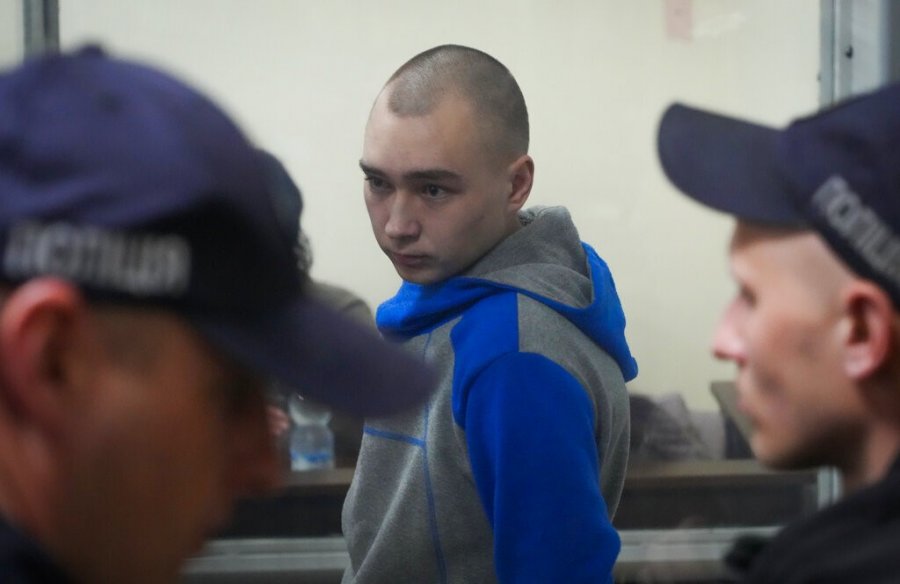 Ushtari rus, 21 vjeç pranon fajin për vrasjen e një civili ukrainas