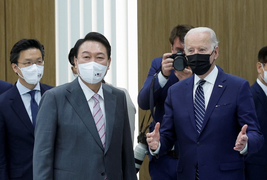 Frikë për sigurinë e Biden gjatë vizitës në Korenë e Jugut, Kim Jong Un mund të lëshojë raketë