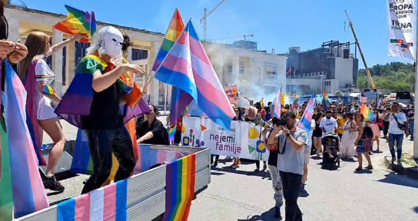 'Ne jemi familje', komuniteti LGBTQI marshon në Tiranë