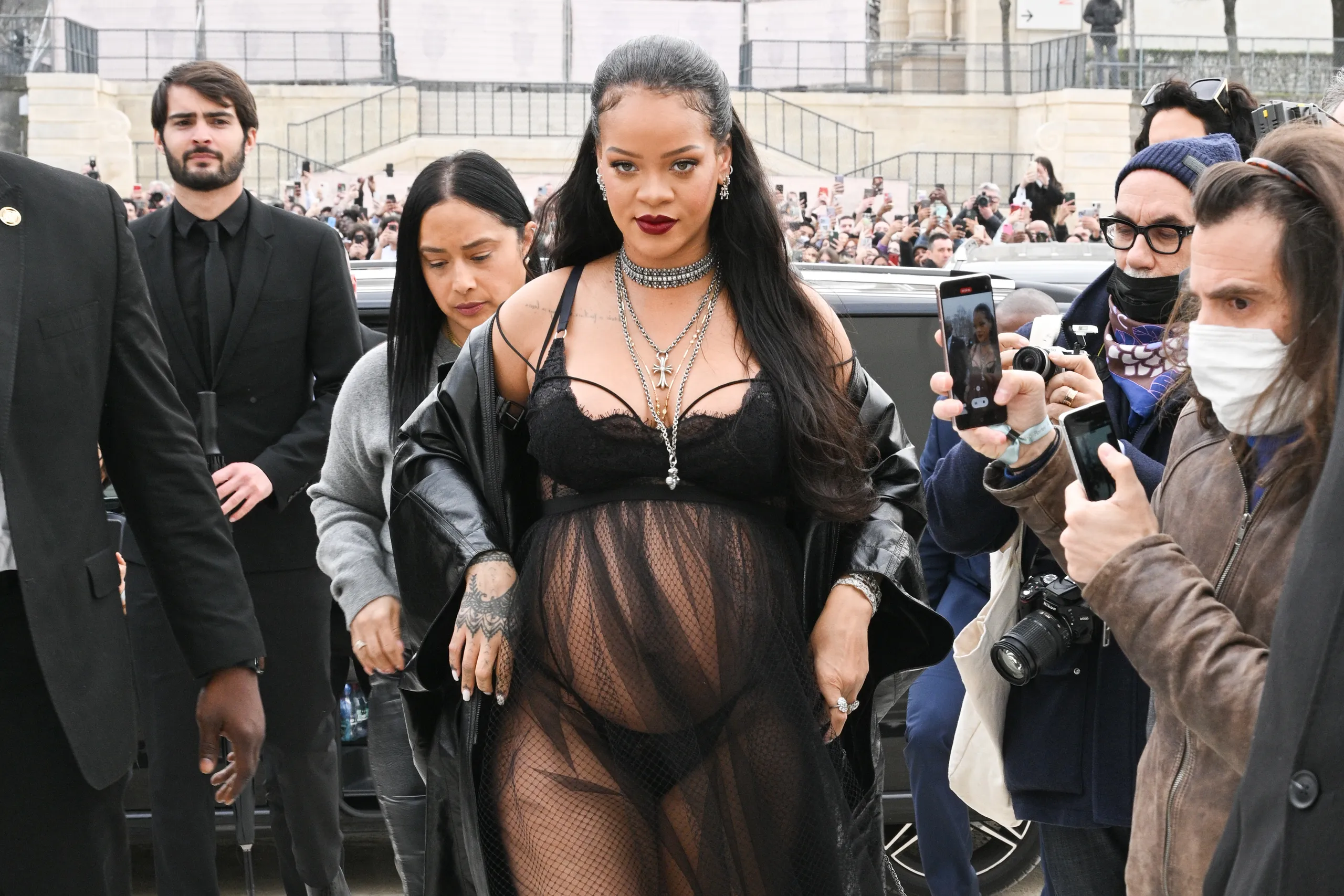 Përse Rihanna po planifikon të rrisë fëmijën e saj në Barbados?