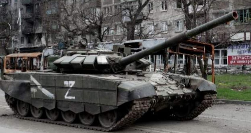 Parlamenti ukrainas e ndalon përdorimin e simboleve të luftës së Rusisë
