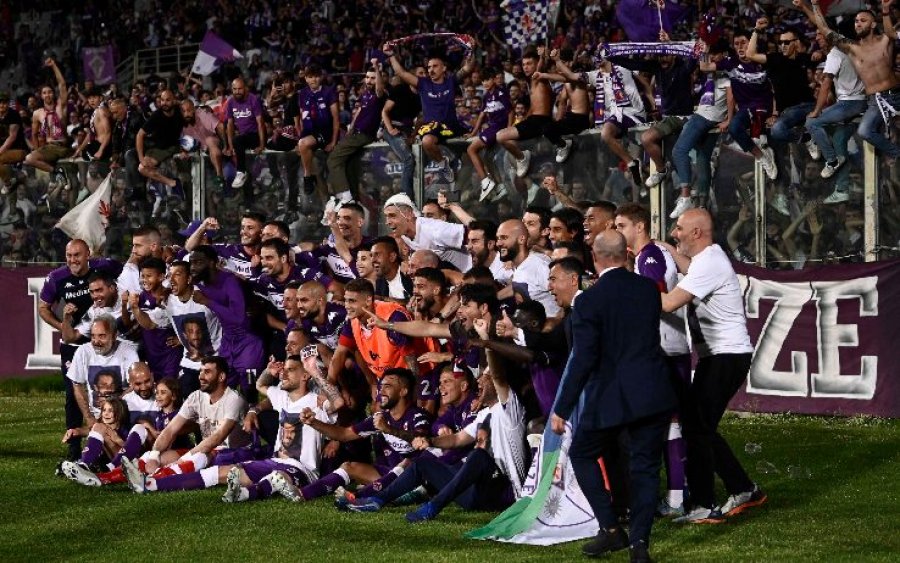 U kthyen në Europë pas 5 vitesh, Fiorentina feston me fanellën e kapitenit që ndërroi jetë tragjikisht: Premtim i mbajtur!