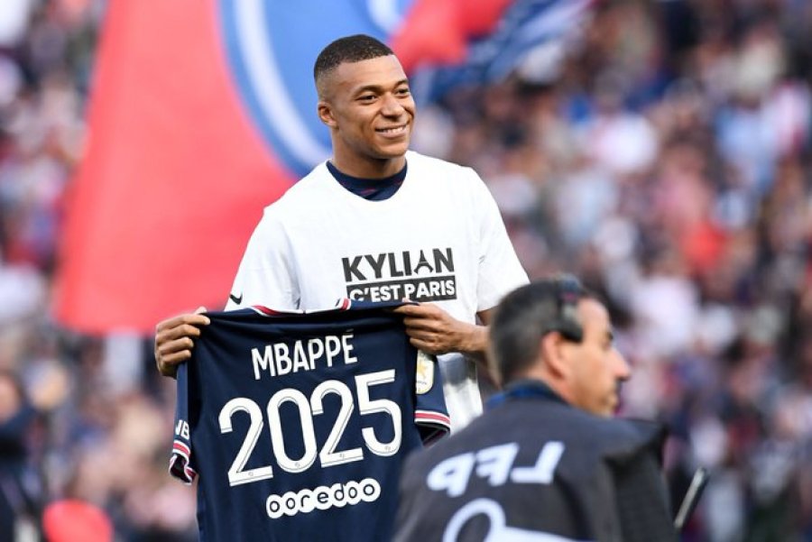 Rinovoi kontratën me PSG, Mbappe mesazh tifozëve: Aventura vazhdon…