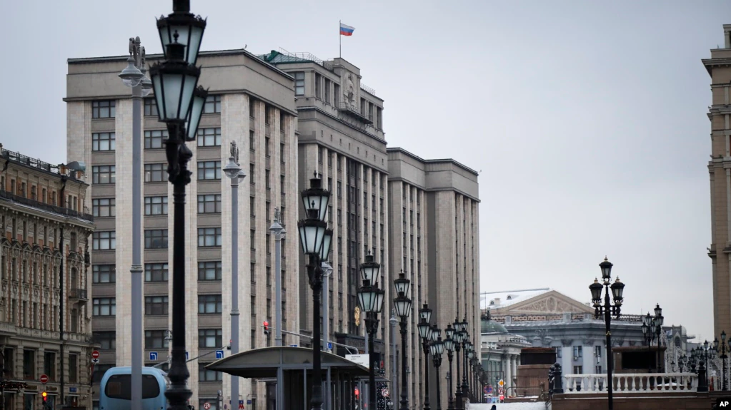 ‘Prokurorë me kompetenca ekstra’/ Rusia miraton projekt-ligjin me masa të reja kundër mediave të huaja