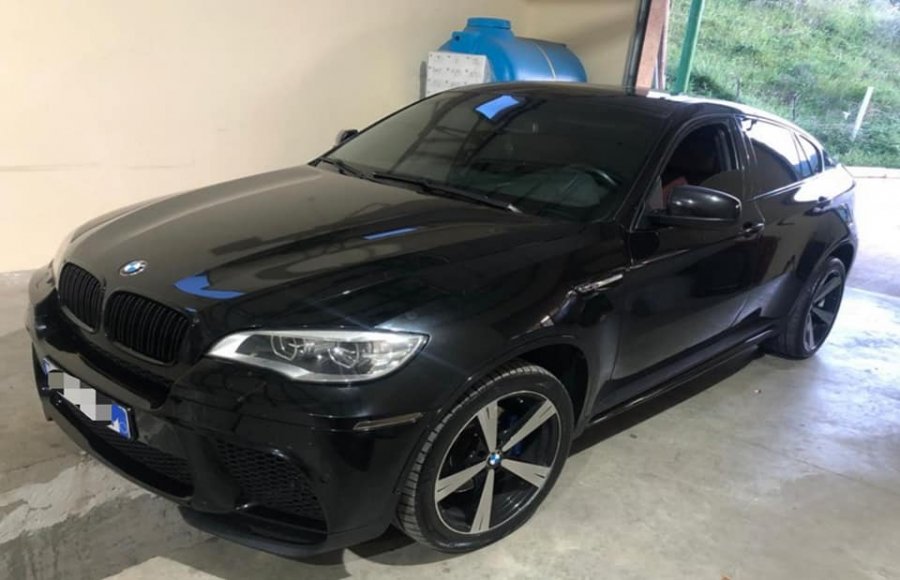 Dy 'BMW X6' që vinin nga Shqipëria, bllokohen në Kosovë: Të dyja të vjedhura në Itali