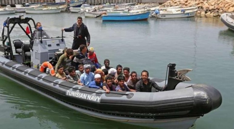 Tragjedi në det/ Fundoset varka me emigrantë në Tunizi, 76 të zhdukur