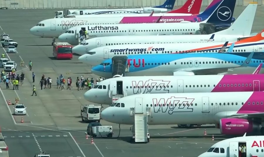 Fluturime rekord në Rinas, mbi 20 mijë vizitorë në më pak se 48 orë