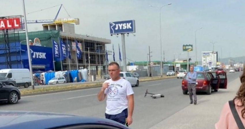 Aksident në magjistralen Prishtinë-Fushë Kosovë mes veturës dhe trotinetes, ka të lënduar