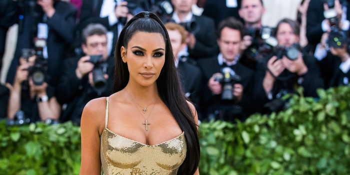 30 mijë veshje! Kim Kardashian ka një depo të tërë me rroba