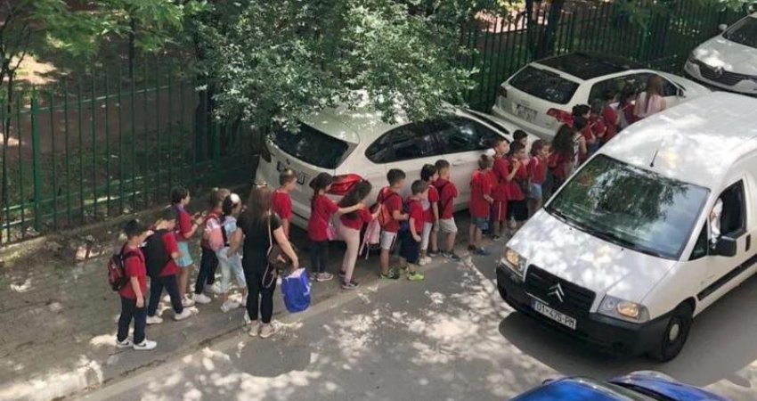 Zogaj për veturat e parkuara pa vend: Do ta rrisim numrin e inspektorëve në Prishtinë