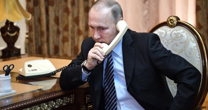 Putin telefonon Vuçiqin, flasin për Kosovën e Ukrainën