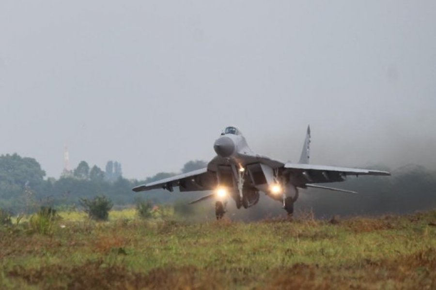 Vuçiç vë në lëvizje avionët MiG-29: Asgjesoni çdo dron armiqësor mbi Serbi