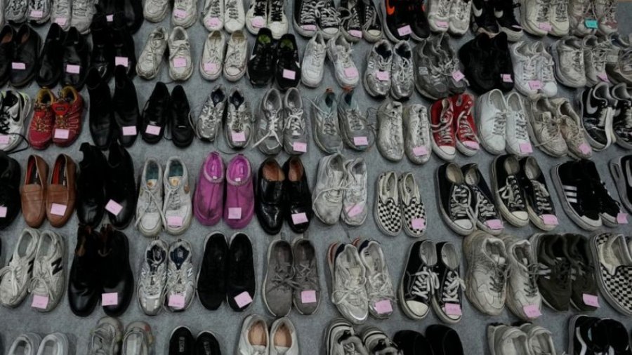 Pas tragjedisë në Korenë e Jugut, 250 palë këpucë të humbura presin pronarët