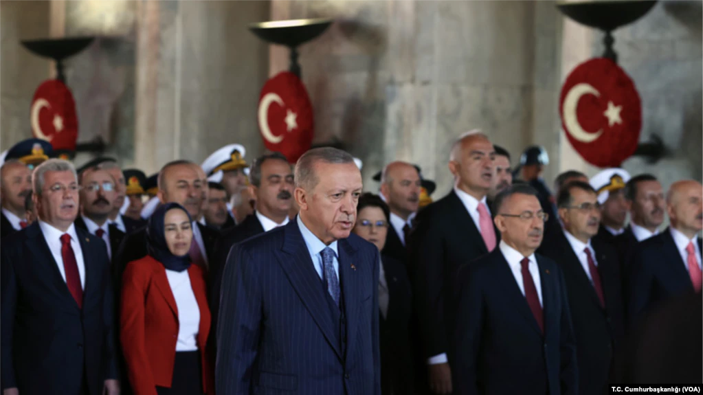 VOA/ Debati për shamitë kthehet në politikën turke përpara zgjedhjeve