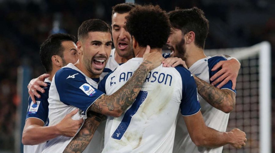 Lazio mposht Romën në derbi dhe ngjitet sërish në zonën Champions