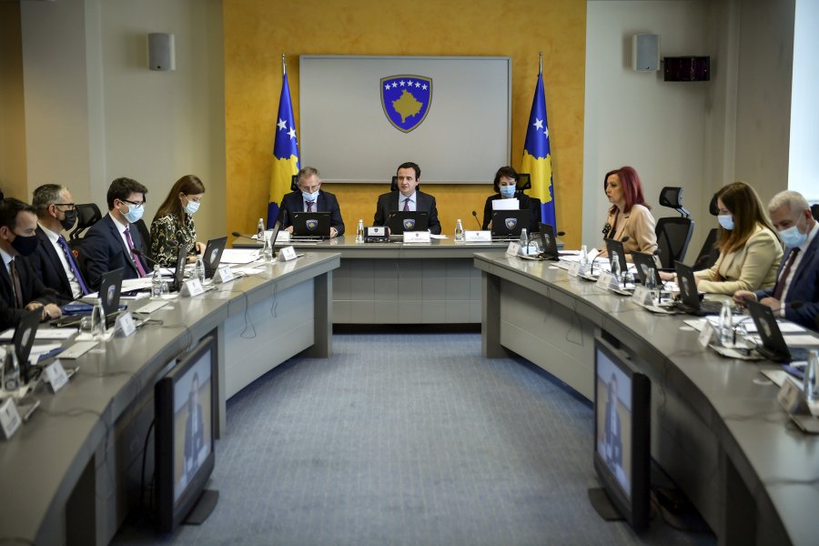 SHBA bën thirrje sërish që qeveria e Kosovës të shtyjë vendimin për targat