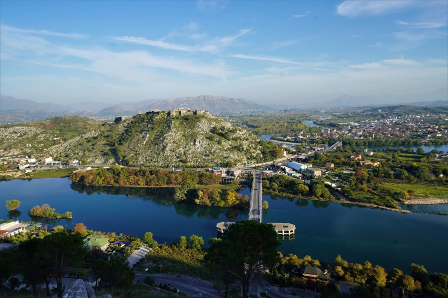 Presion i lartë atmosferik sjell stabilitet të kushteve atmosferike në Shqipëri 