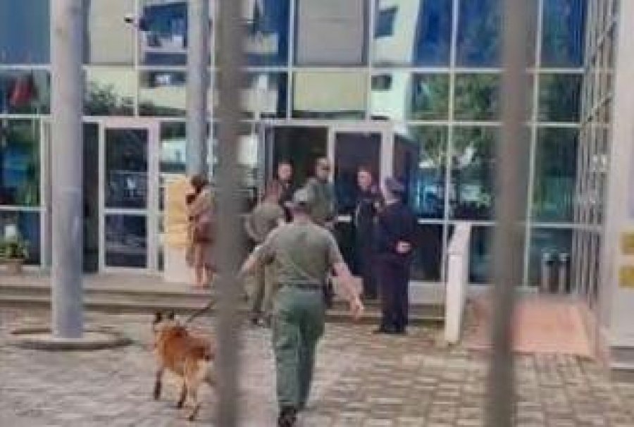 Telefonata për eksploziv, RENEA zhvillon sërish kontrolle me qen antieksploziv në Gjykatën e Posaçme