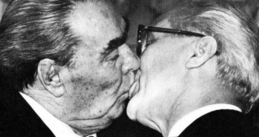 Puthja mes dy liderëve politikë që tronditi botën