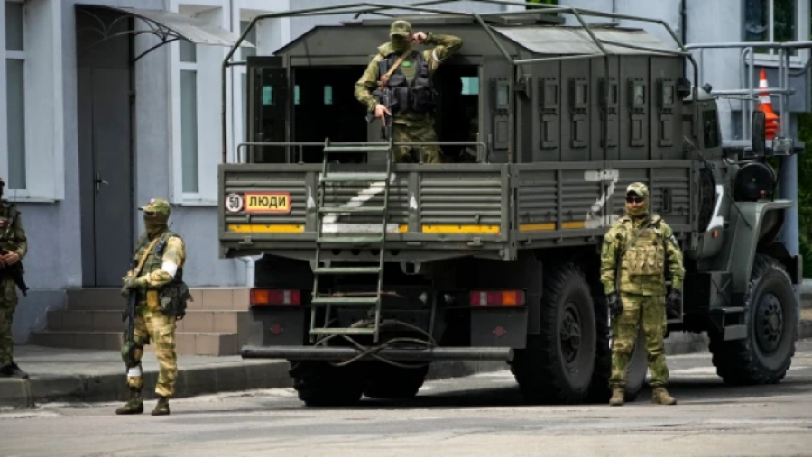 Trupat ruse ‘hedhin në erë qendrën televizive’ në Kherson