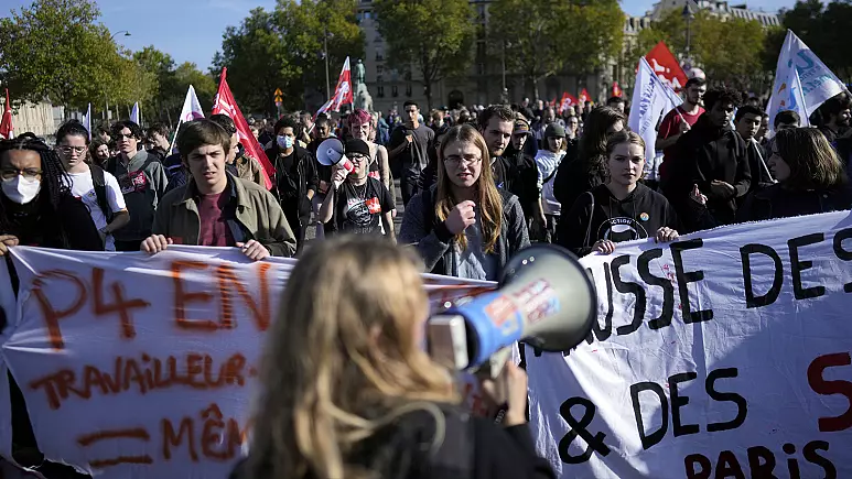 Punëtorët e sindikatave marshojnë në të gjithë Francën në shenjë proteste për shtrenjtimin e jetesës