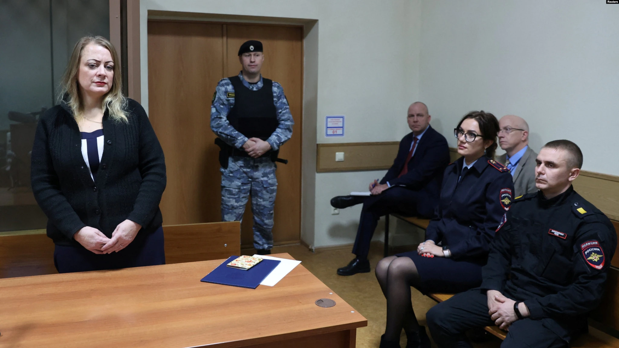 Gjykata ruse urdhëron paraburgim dhe pastaj dëbim të amerikanes që plagosi të dashurin