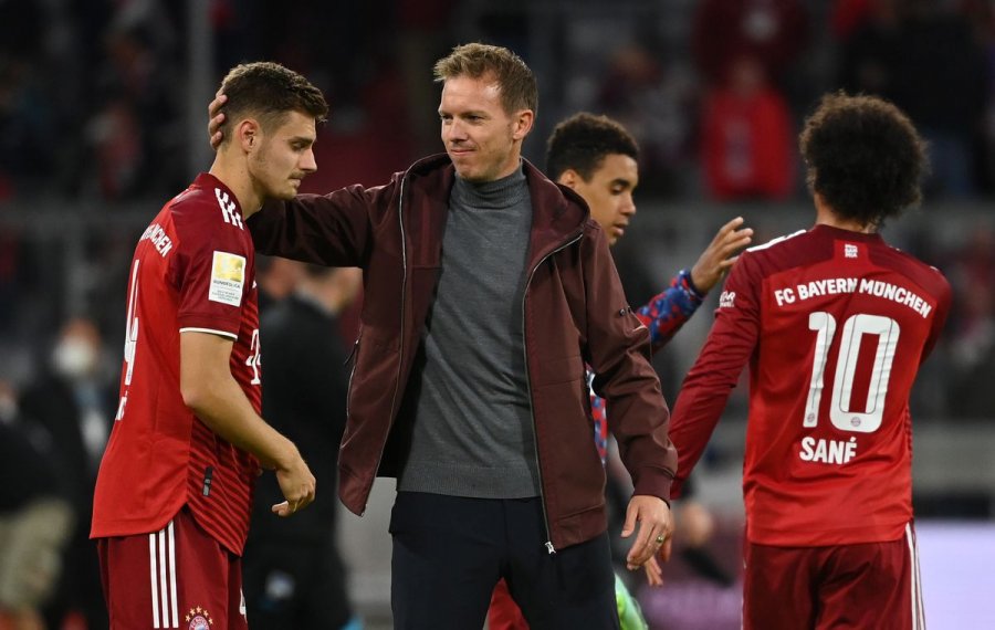 Bayern përforcon skuadrën, rinovon për 4 vite me mbrojtësin 22-vjeçar