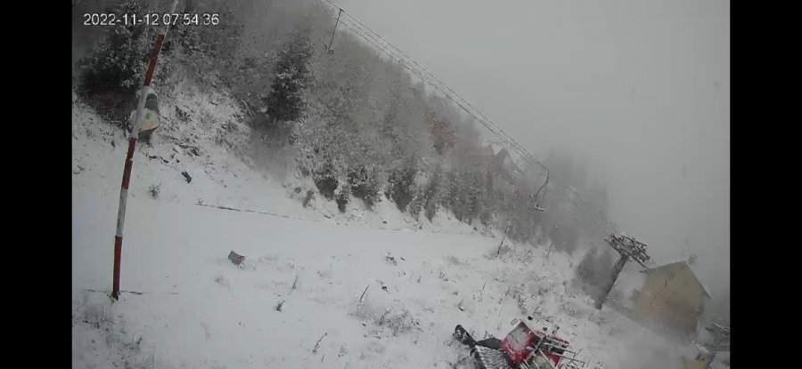 Bie bora e parë në Kosovë - FOTO