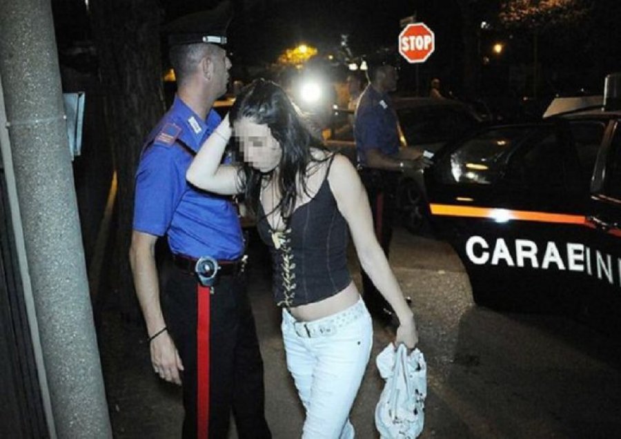 Rekrutonte vajza shqiptare dhe i detyronte të prostituonin në Itali, arrestohet tullaci