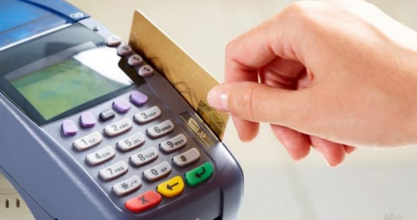 Kujdes kur paguani me kartë krediti