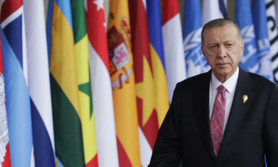 Bloomberg jep alarmin: Erdogan, jashtë kontrollit, në Egje mund të ‘plasë’ në çdo moment