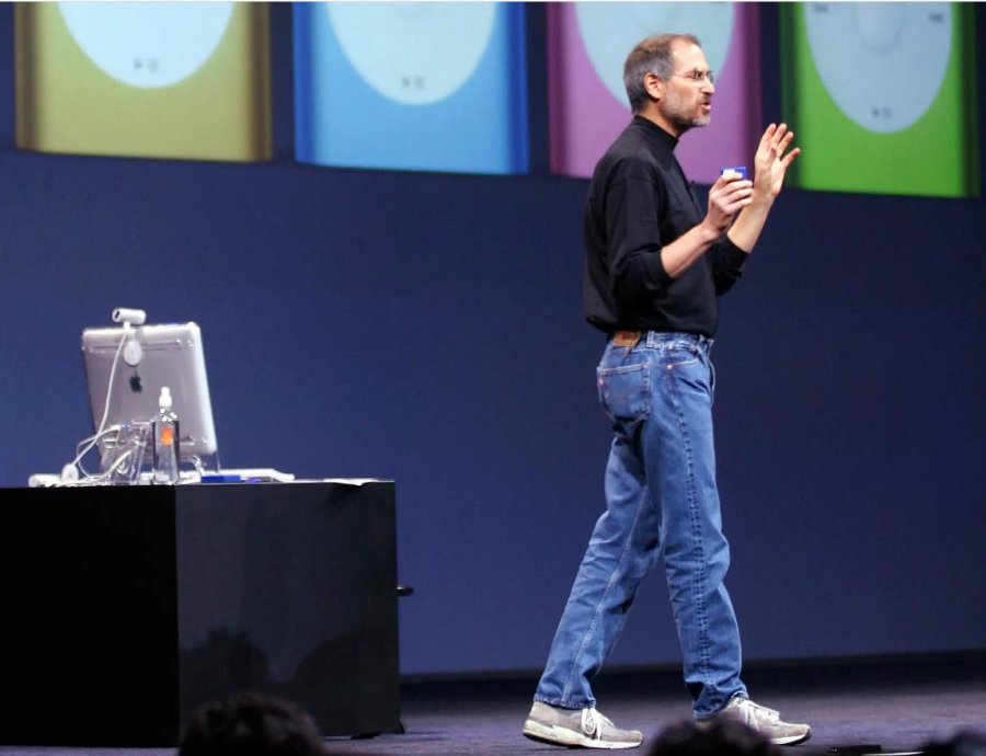 Shapkat e Steve Jobs shiten në ankand me çmimin më të lartë në histori