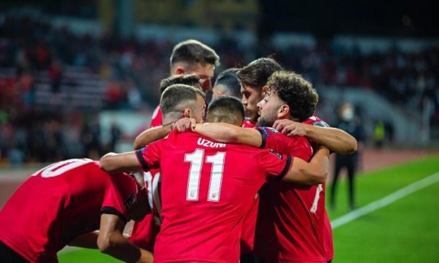 Publikohen formacionet zyrtare të miqësores Shqipëri-Armeni, Reja u beson dy futbollistëve të Superiores